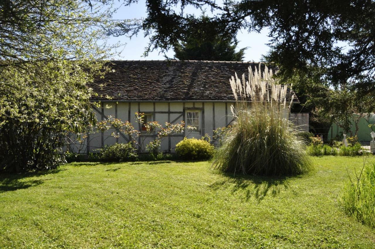 Les Rouches Bed & Breakfast Cormeray Eksteriør bilde