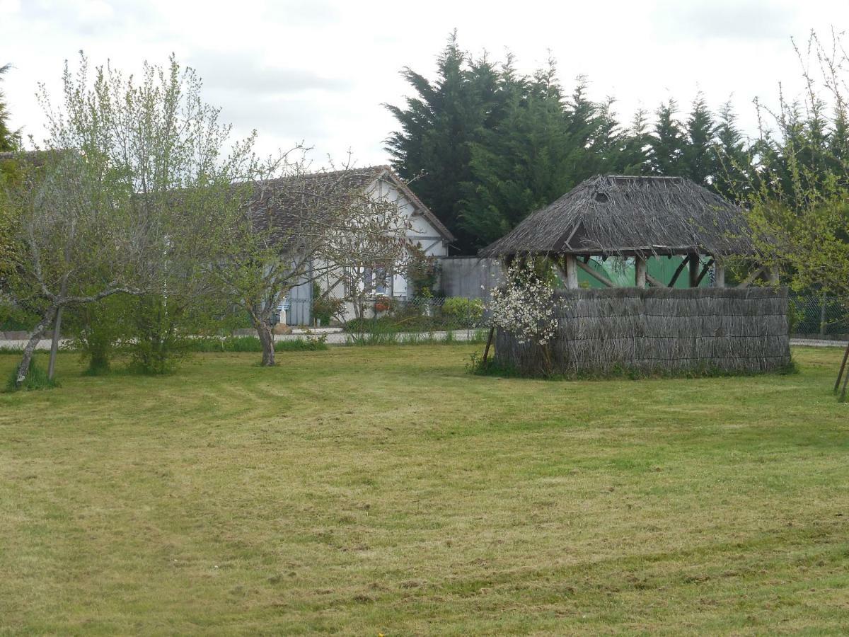Les Rouches Bed & Breakfast Cormeray Eksteriør bilde